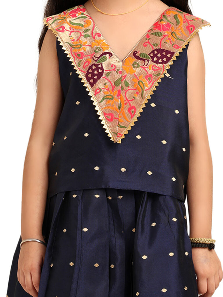 Paithani Baby Girl Lehenga Set – Blue Silk with V-Neck Brocade Blouse & Peacock Zari Border – V Neck Pattern